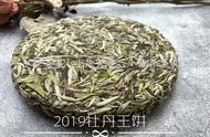 白茶饼与散茶的对比：三个特性让你重新认识白茶饼